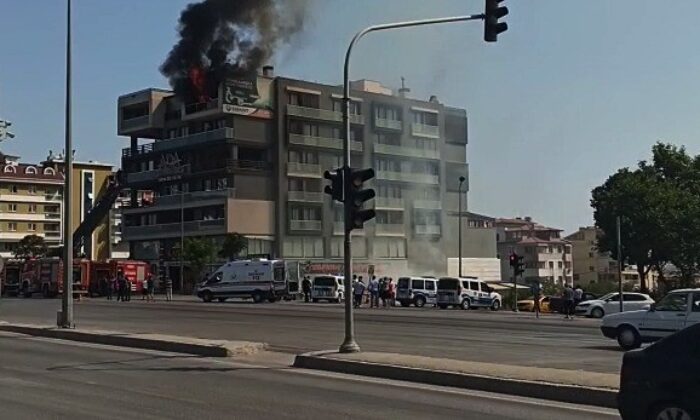 Yangında mahsur kalan adam, komşusunun balkonuna atladı