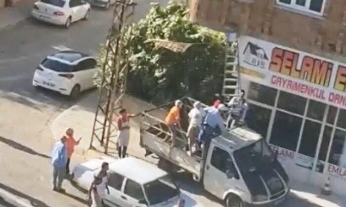 Yangında mahsur kalanlara mahalleliden kurtarma operasyonu