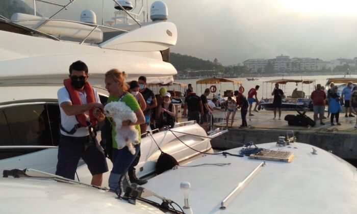 Yangından etkilenen mahallelerde tahliye işlemi sürüyor