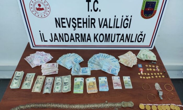 Yaşlı kadının 255 bin lirasını dolandıran dolandırıcılar yakalandı