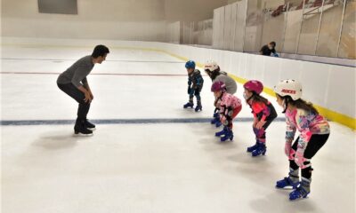 Yaz sıcağında buz pateni öğreniyorlar