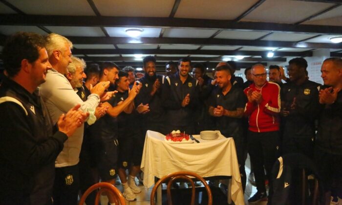 Yeni Malatyasporlu genç kaleciye doğum günü kutlaması