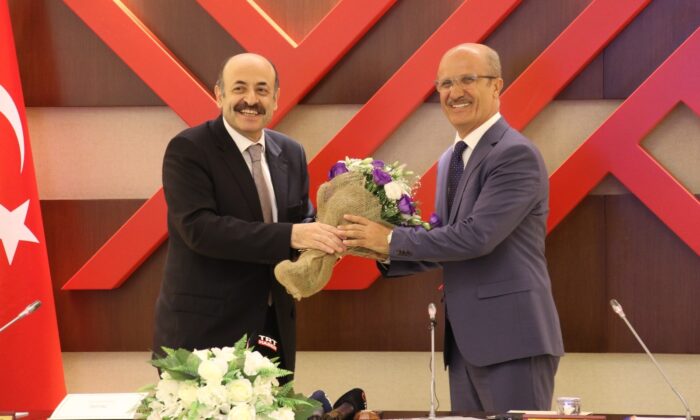 YÖK Başkanlığında devir-teslim töreni