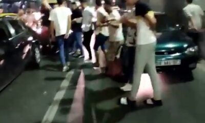 Yol kapatıp halay çektiler