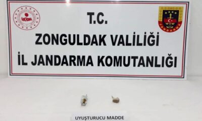 Yol kenarında duran araçtan uyuşturucu çıktı