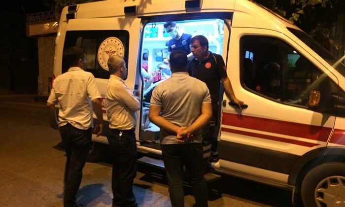 Yolda yürürken sopalı saldırıya uğradı