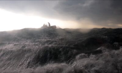 Youtube kanalı için video çekerken denizin ortasında fırtınaya yakalandı