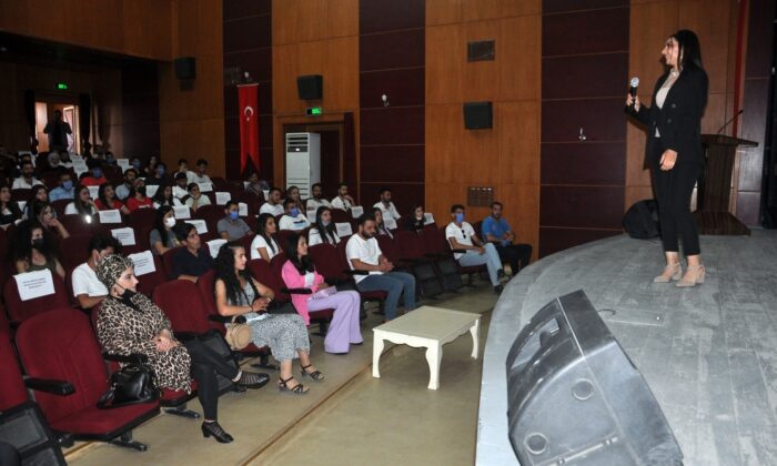 Yüksekovalı girişimci kadınlardan ‘Kariyer ve İş’ semineri