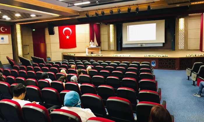 Yunusemre Belediyesinde kurum içi eğitimler devam ediyor