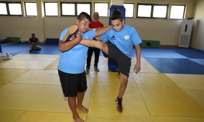 Yüreğir Belediyesi Spor Kulübü’nden 2 güreşçiye milli davet