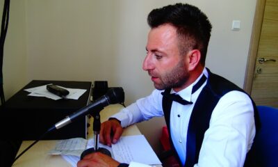 Zabıta memuru anons yaparak belde halkını düğününe davet etti