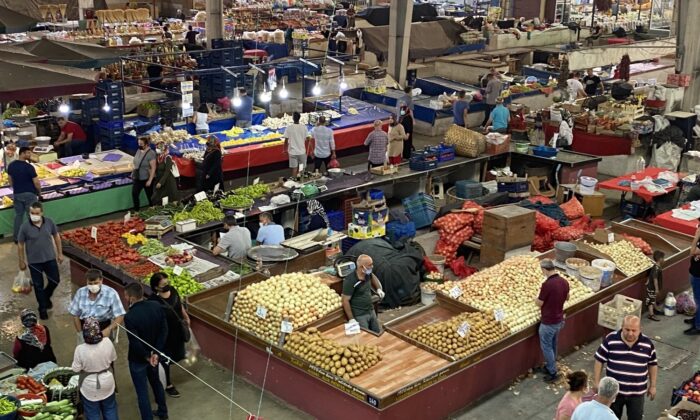 Zonguldak halk pazarındaki fiyatlar yüz güldürdü