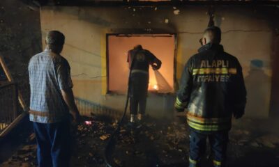 Zonguldak’ta iki katlı ev küle döndü