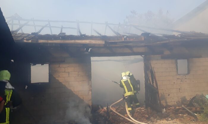 Alevlerin yükseldiği ev küle döndü