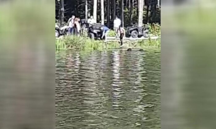 ATV ile göle uçtular: 2 yaralı