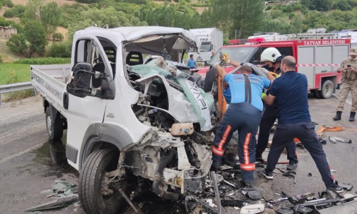 Bitlis’te trafik kazası: 2 ölü, 3 yaralı