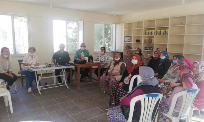 Burhaniye’de köylü kadınlar organik arıcılık kursuna katıldı