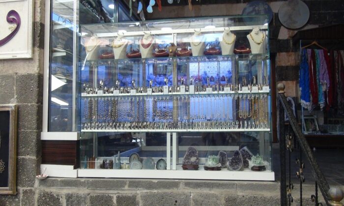 Doğal taşlara ilgi arttı, turistlerin gözdesi oldu