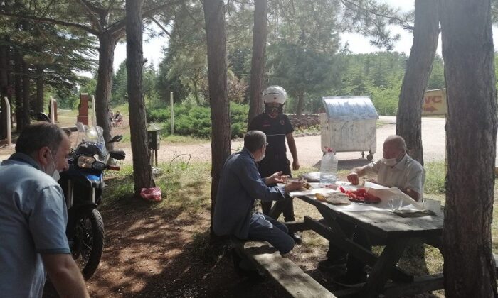 Eskişehir’de jandarma ormanlarla ilgili yasağı halka duyurdu