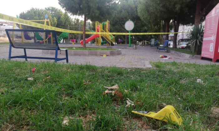 İzmir’de parkı kana buladılar: 1 ölü, 3 yaralı