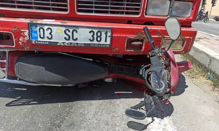 Kamyonet ile motosiklet çarpıştı, 1kişi yaralandı