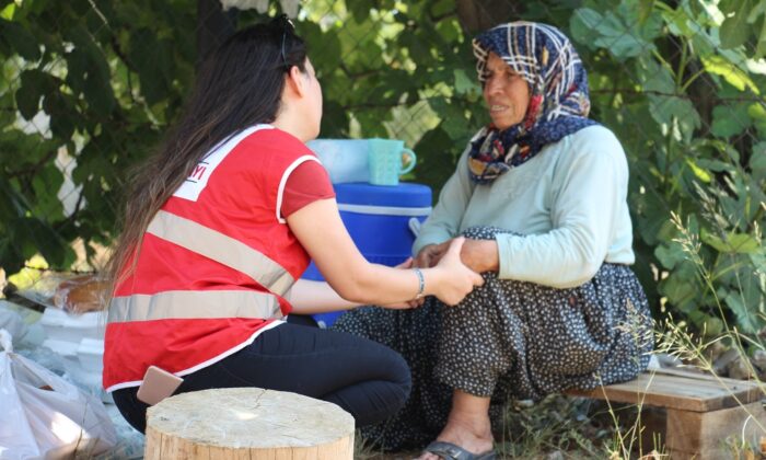 Kızılay ekiplerinden yangınzedelere mobilize yardım