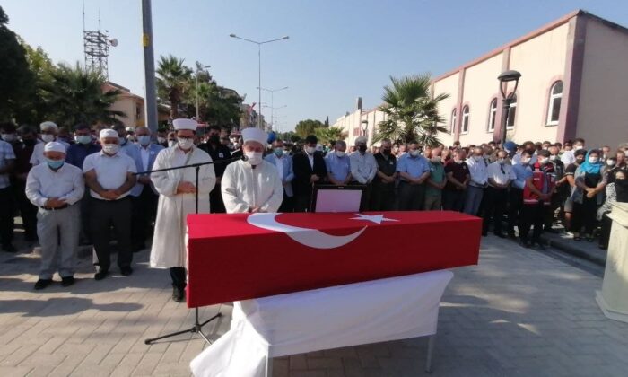 Orman şehidi babasını avukat cübbesiyle ebediyete uğurladı