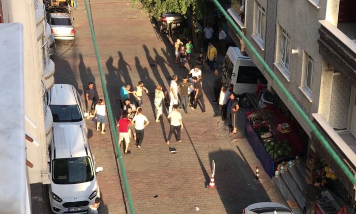 (Özel) Bahçelievler’de yumrukların havada uçuştuğu kavga kamerada