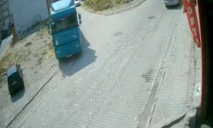 (Özel) Esenyurt’ta hafriyat kamyonu faciasından kıl payı dönüldü: O anlar kamerada