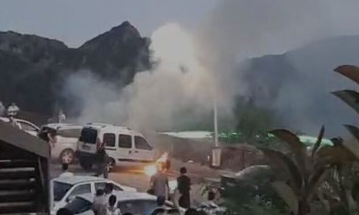 Park halindeki araç dakikalar içerisinde alevlere teslim oldu