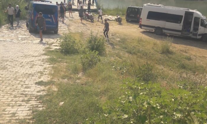 Serinlemek için girdiği baraj gölünde kayboldu.