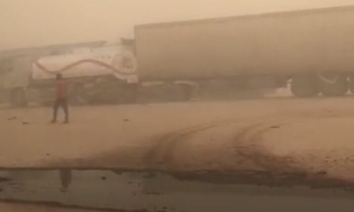 Suudi Arabistan’da kum fırtınasında zincirleme kaza: 2 ölü, 14 yaralı