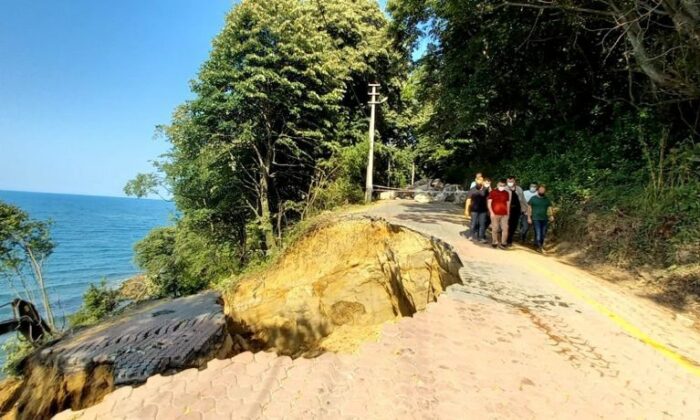 Vali Atay çöken yolda incelemelerde bulundu