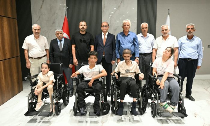Yeşilyurt’ta engelli bireylere akülü araç desteği