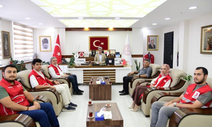 TÜRK KIZILAY YEŞİLYURT ŞUBESİ’NDEN EĞİTİME DİJİTAL DESTEK: OKULLARA 75 ADET LAPTOP BAĞIŞLANDI